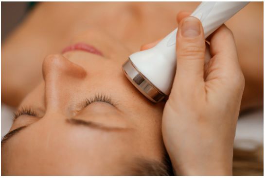 Professional aesthetic facial treatment at Alicia Beauty